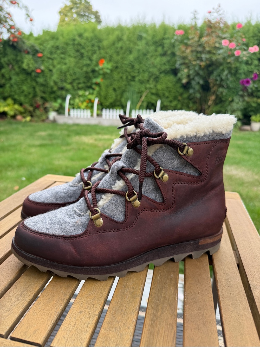 Sorel Women's Sneakchic Alpine Booties Lace-Up Winter Boots